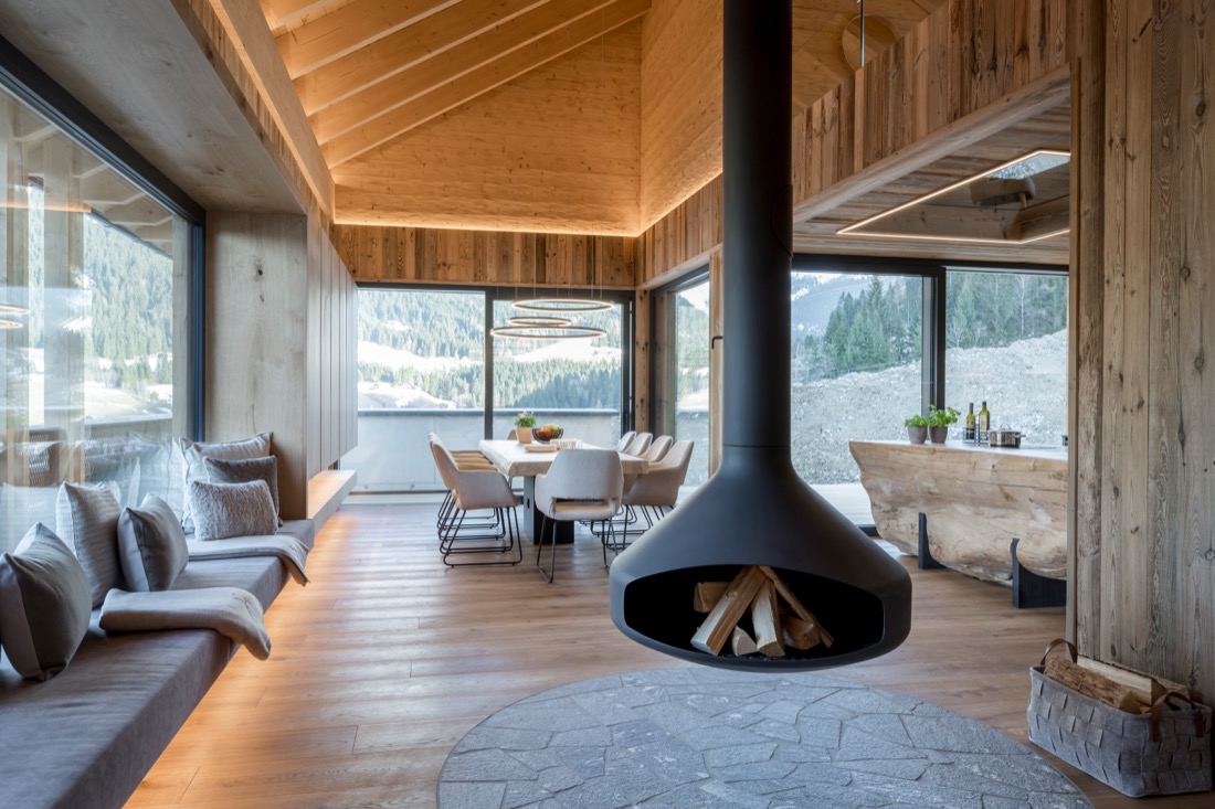 Whirlpool-Terrasse mit Bergblick